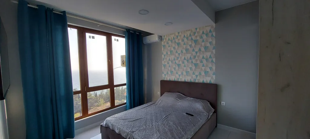 3х комнатная квартира 1-я линия с балконом и видом на море Крым Ялта Гаспра