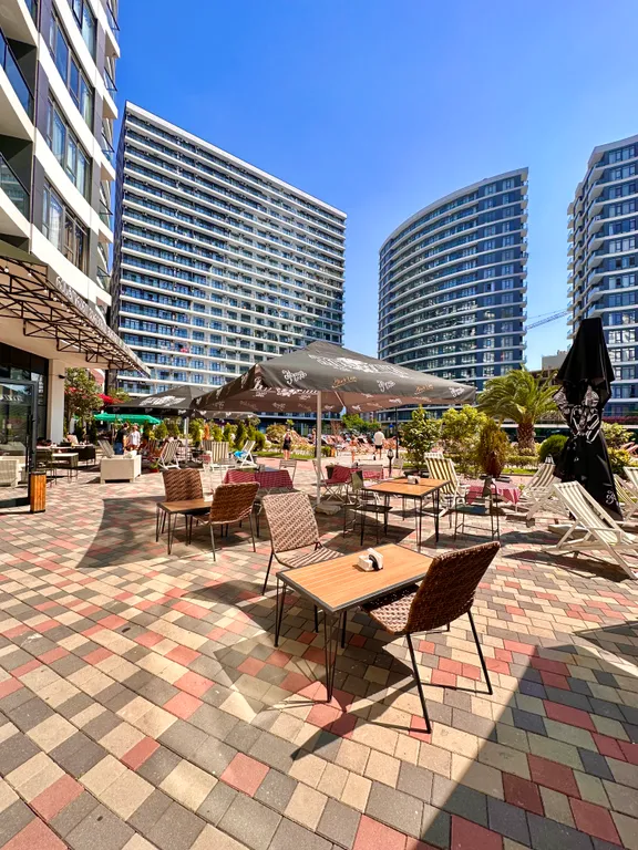 2-комнатный апартамент в ЖК White Sails с бассейном и парковкой