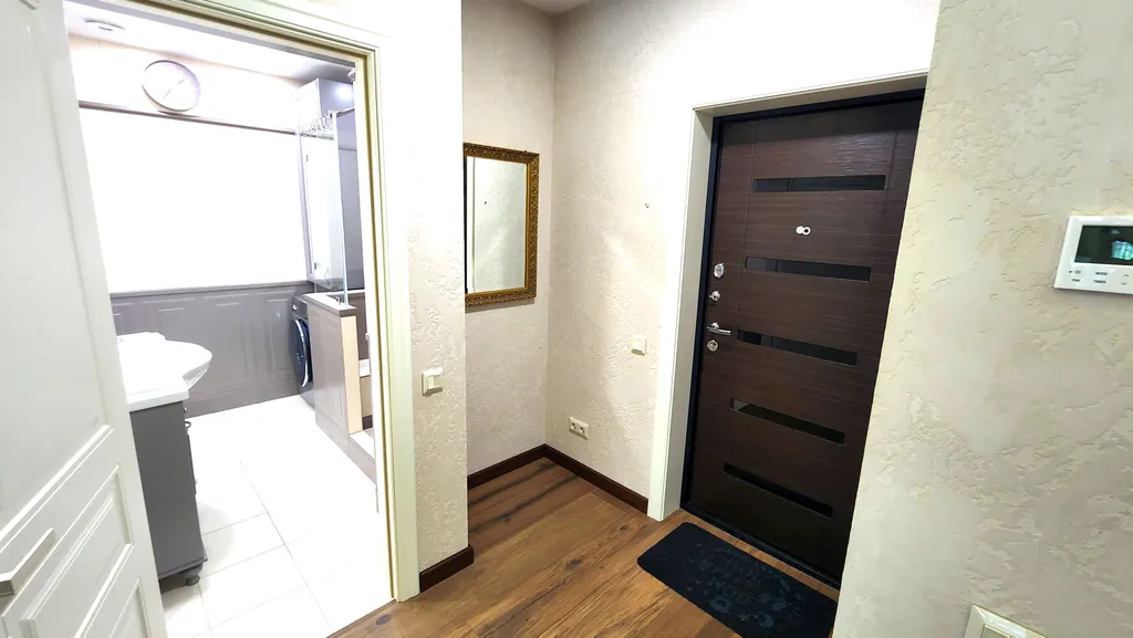 Уютная двухкомнатная квартира с прекрасным ремонтом и большим балконом