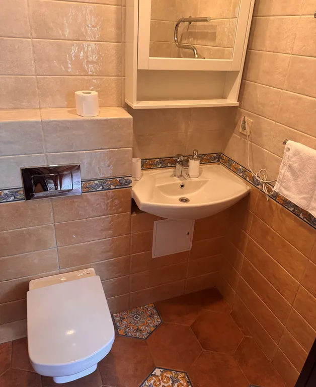 Двухэтажный дом с мангальным комплексом и баней