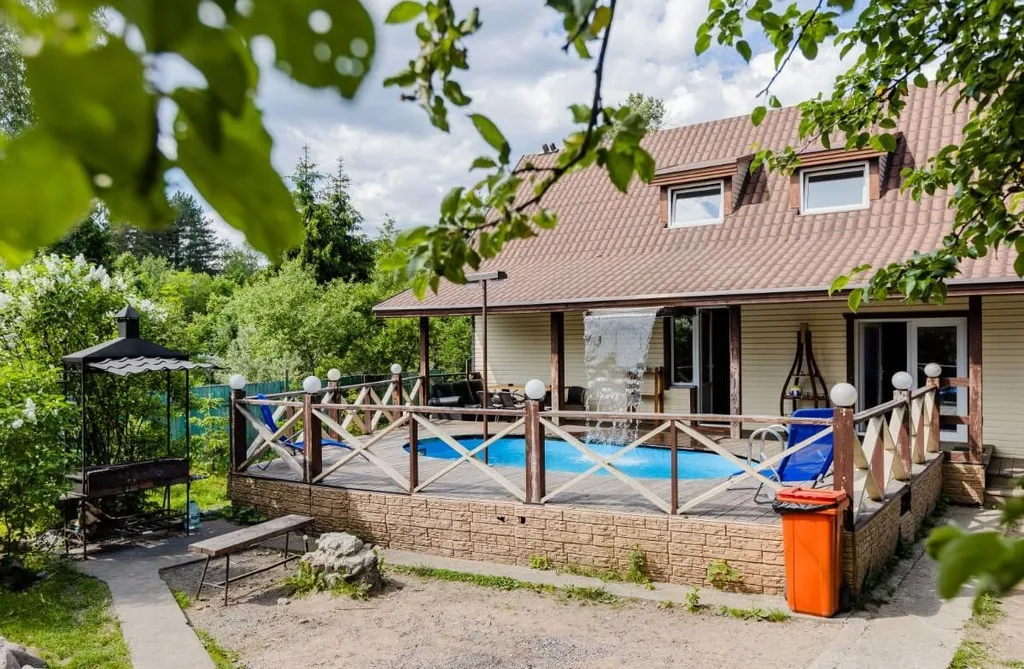 Коттедж с бассейном, баней и 5 спальнями