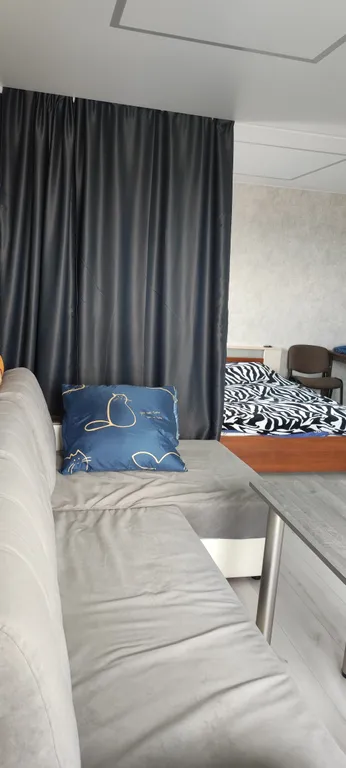 Новая студия с двумя разделенными большими спальными местами