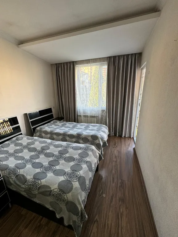 Квартира с 2 спальнями и балконом у цирка, с парковкой