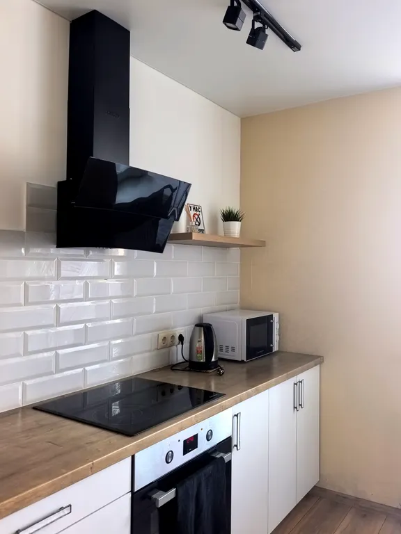 Уютная двухкомнатная квартира с дизайнерским ремонтом