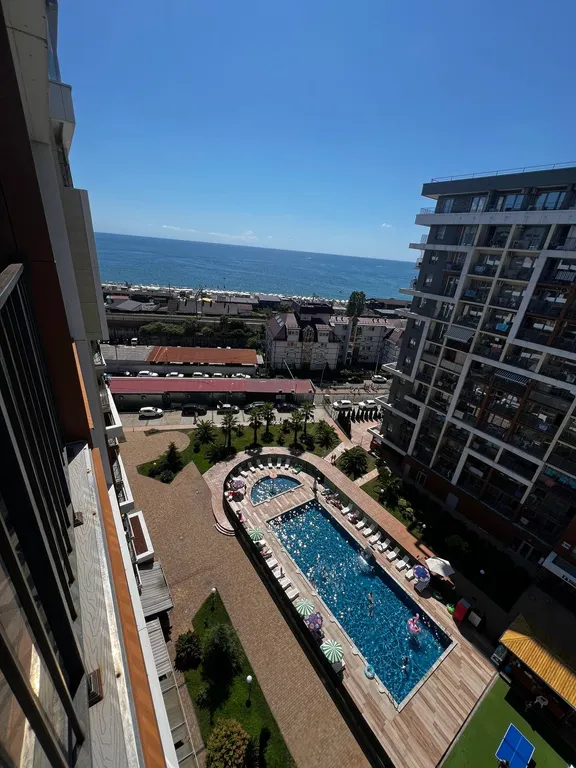 Студия с балконом, видом на море и на бассейн