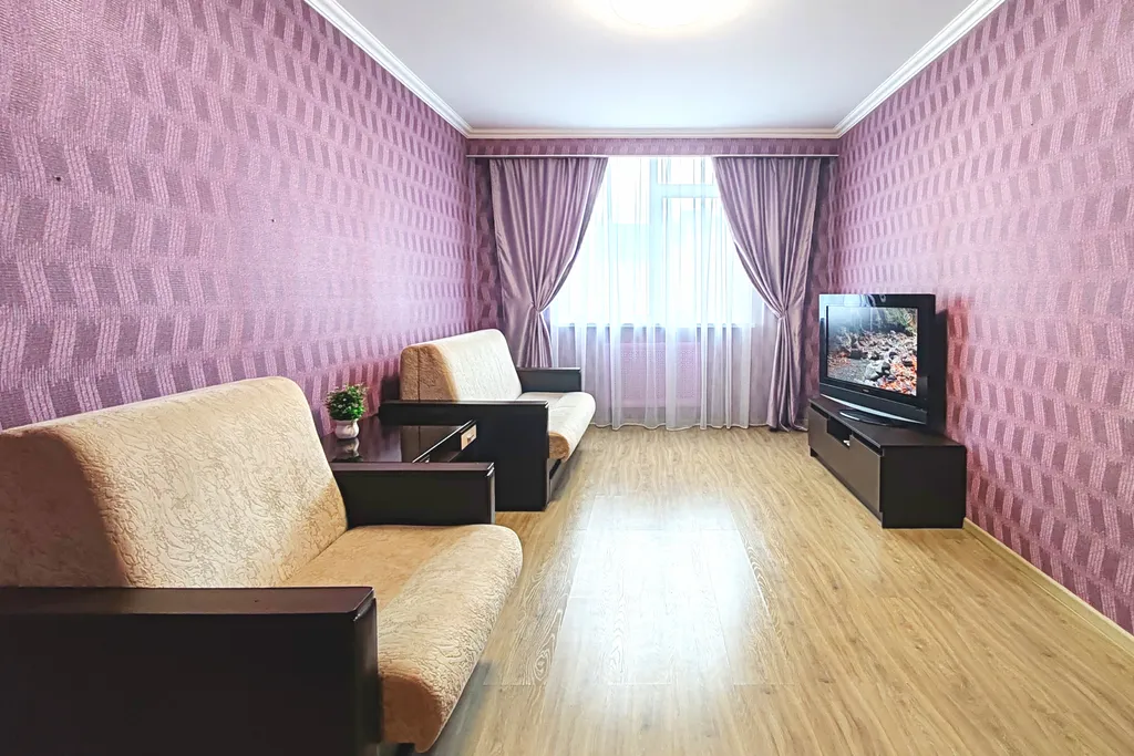 Евротрешка возле ТЦ Кит