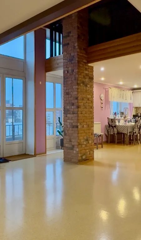 Двухуровневая мансарда с видом на Замок