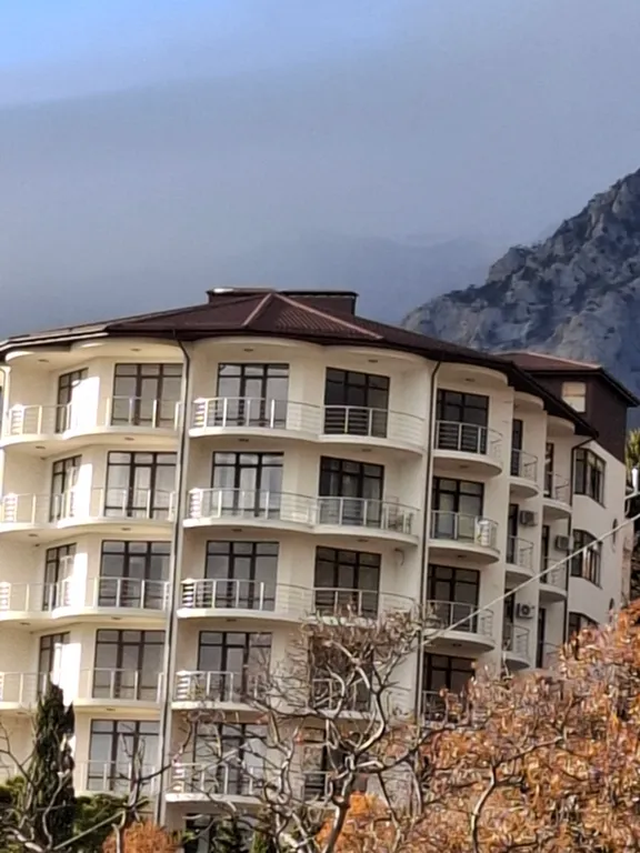 Новый дом напротив санатория Дюльбер