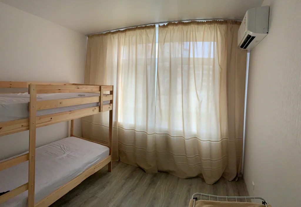 3 -комнатная квартира с бассейном во дворе