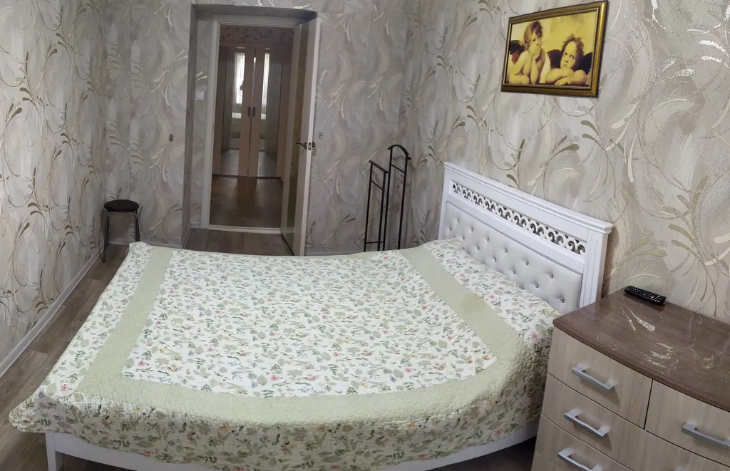 Квартира Трехкомнатная квартира в тихом районе Евпатории — Евпатория