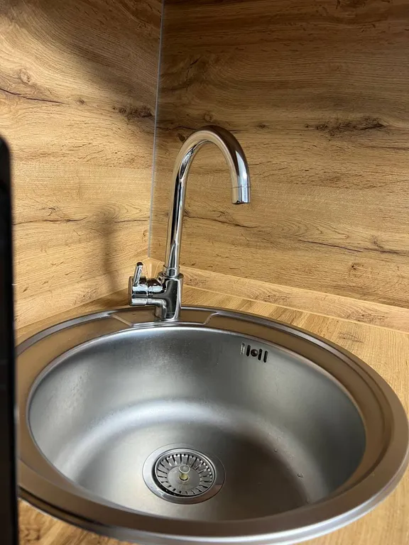 Новейшая, чистая и красивая студия в центре