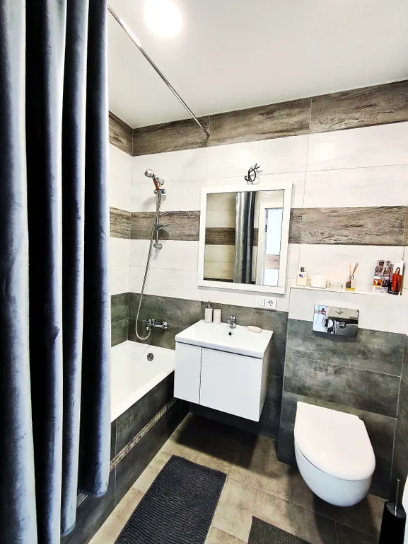 Центр новый дом, большая парковка от собсьвенника