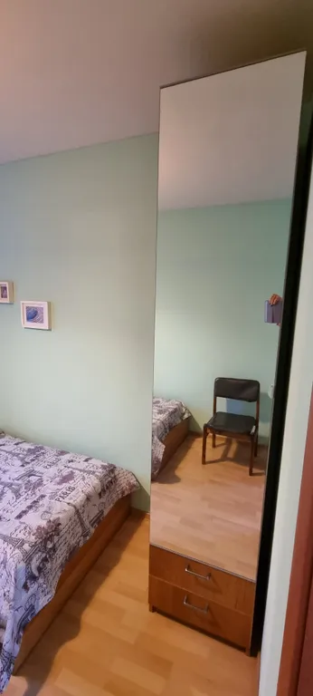 Комната в частном доме с двумя отдельными кроватями