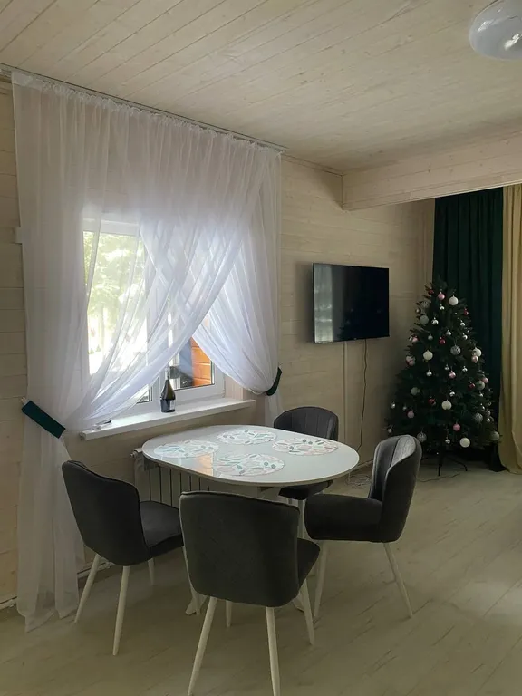 Уютный дом в лесу