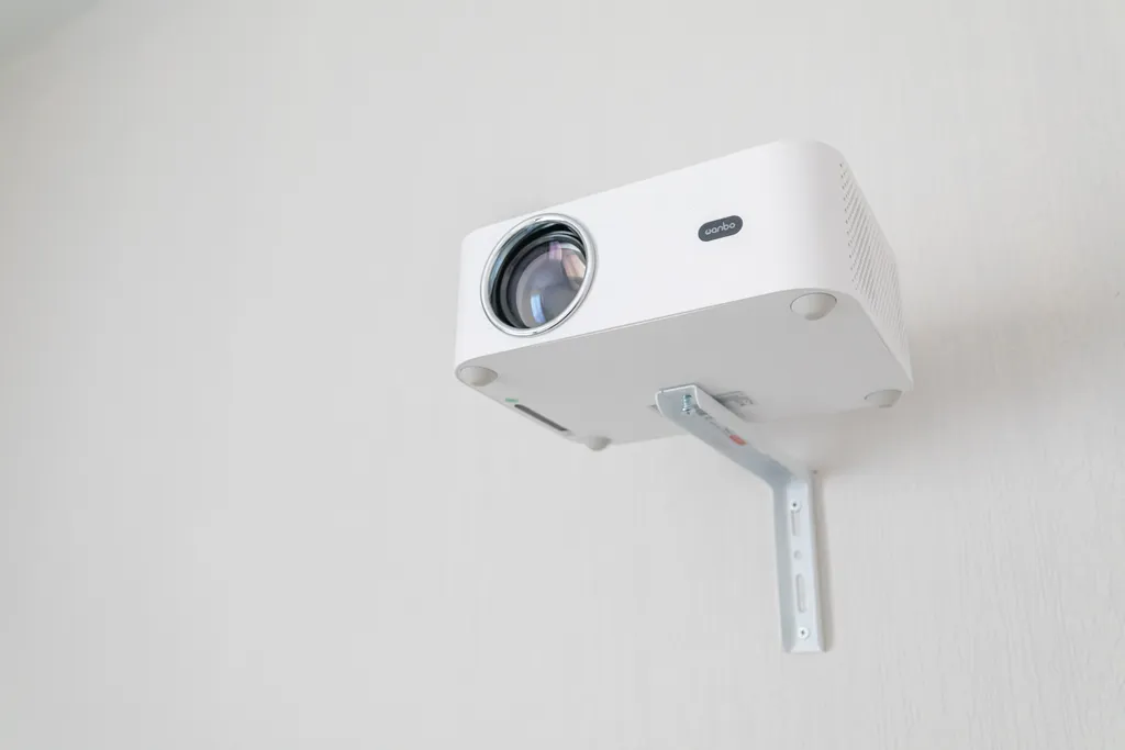 Уютная студия с проектором