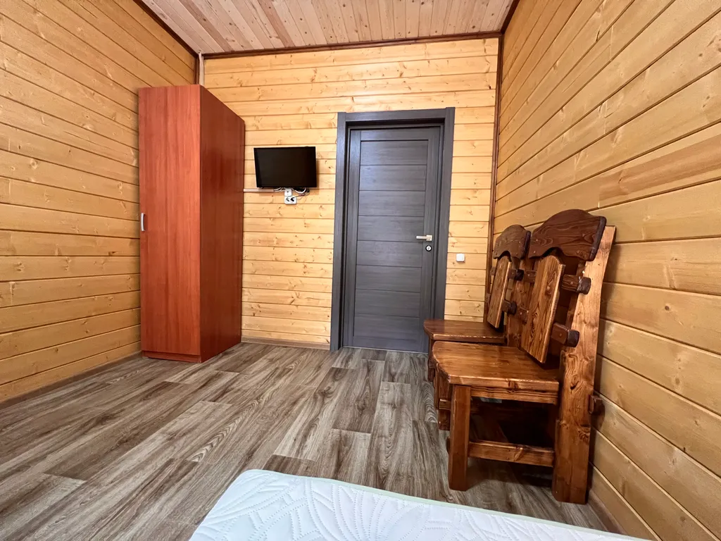 Дом на берегу речки