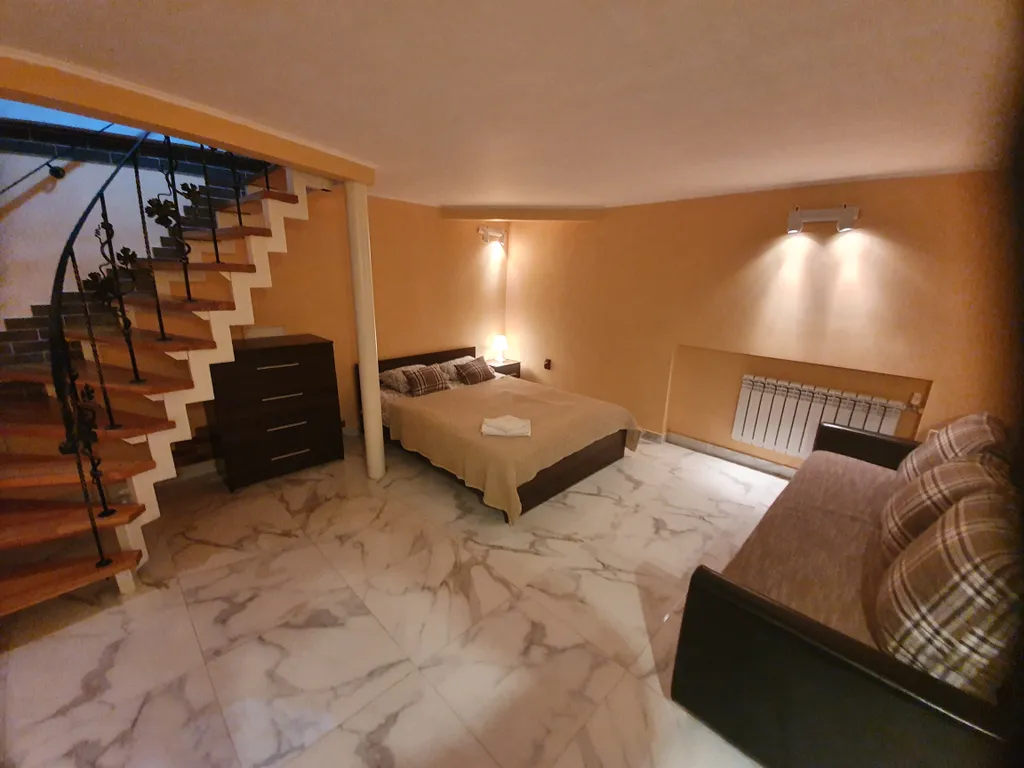 Двухуровневая 5-комнатная квартира в центре Амалиенау с зоной барбекю