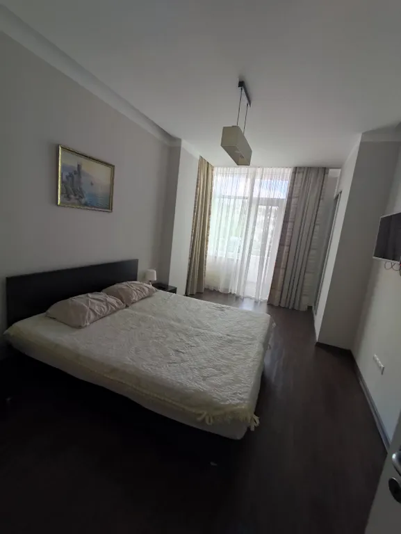 Огромная квартира с бассейном и видом на море