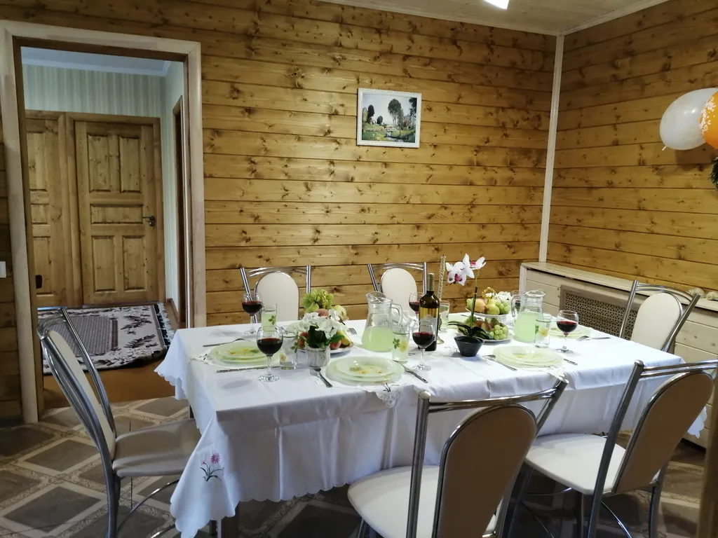 Уютный дом на берегу озера с баней на дровах