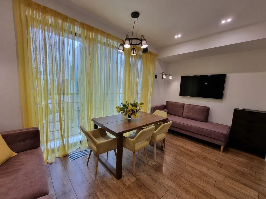 Уютная студия с бассейном