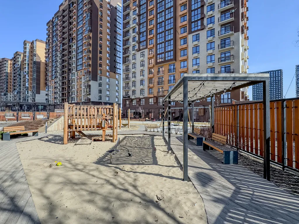 Квартира с евроремонтом, вид на город и реку