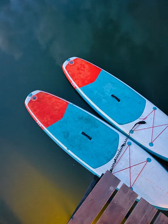 Домик-шалаш с видом на озеро