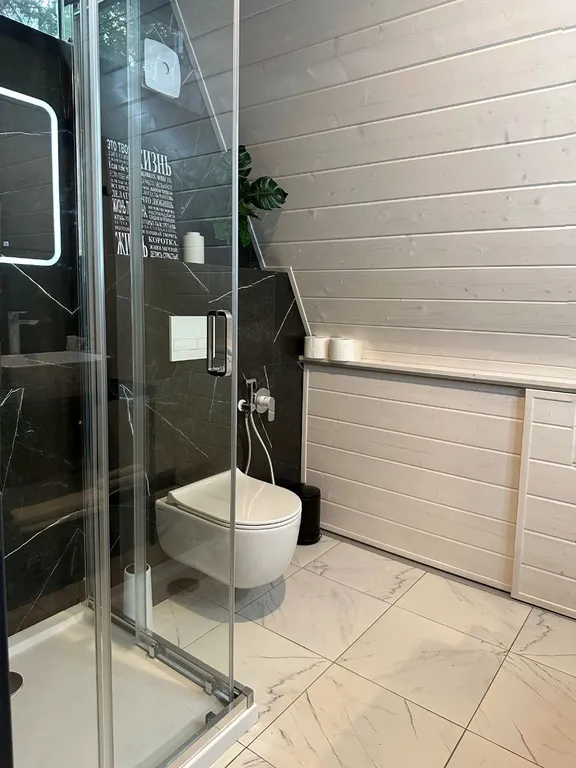 Уютный треугольный дом в 25 км от Минска с горячей купелью в лесу