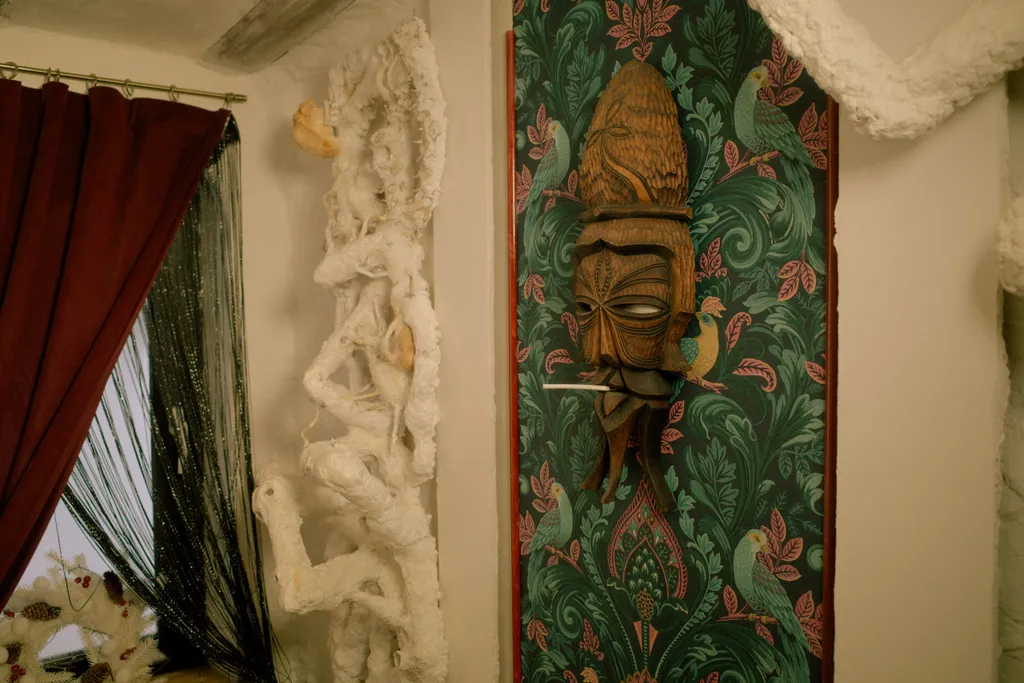 Арт-баня дюпло возле реки в окружении реликтового леса