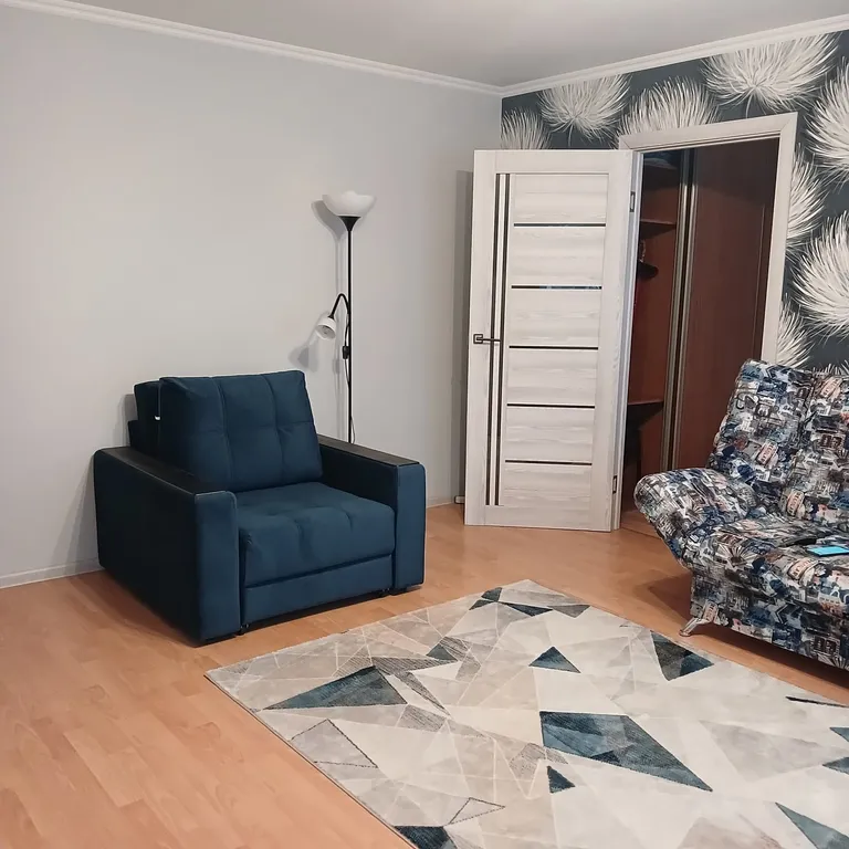 Уютная квартира в центре города, с видом на реку Ловать