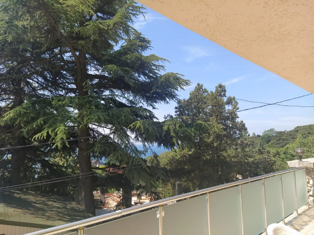 Квартира Люкс с видом на море и большим балконом 102 — аренда посуточно в Гаспра