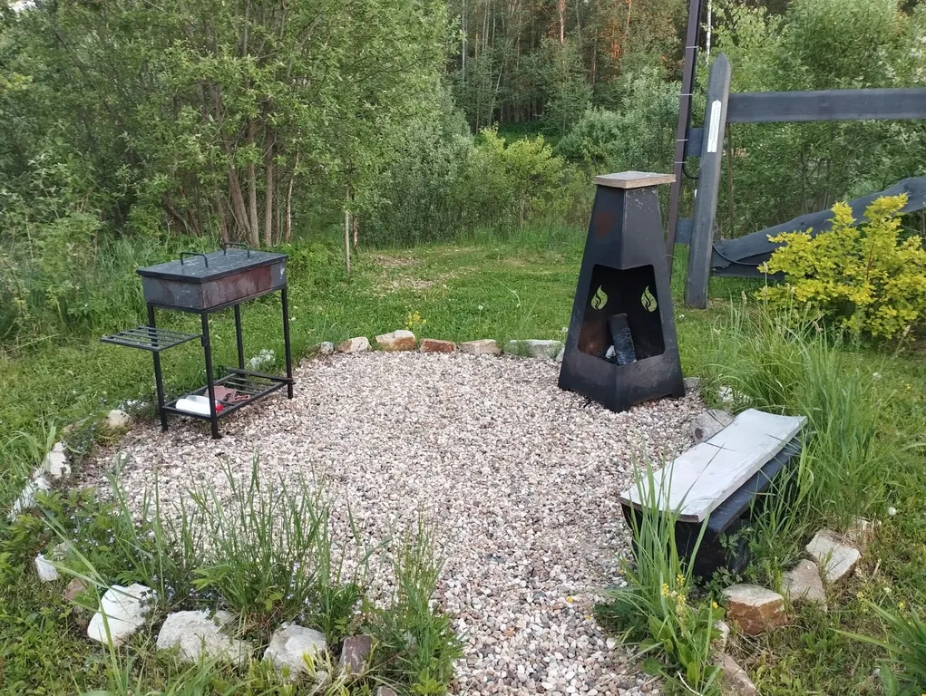 Деревенский дом и баня