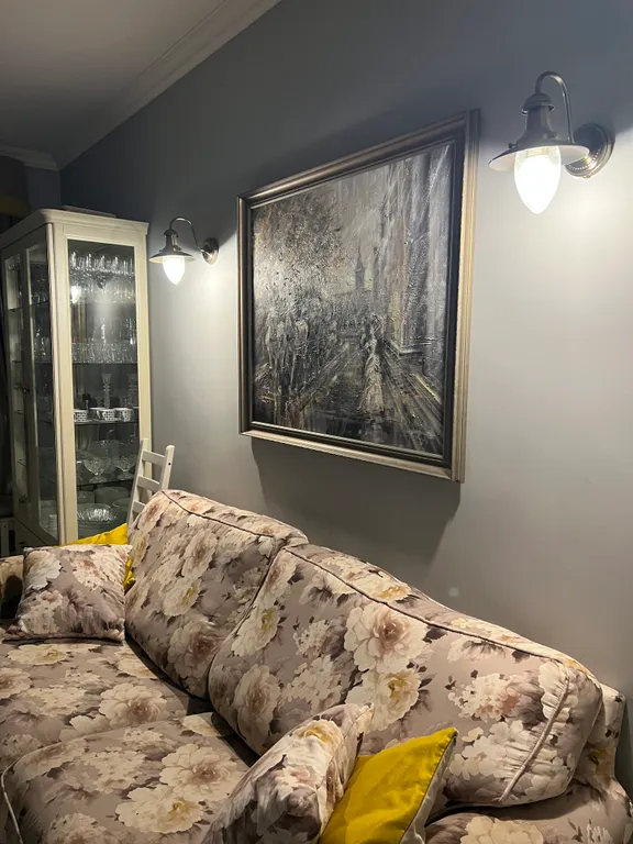 Дом с бассейном и бильярдом