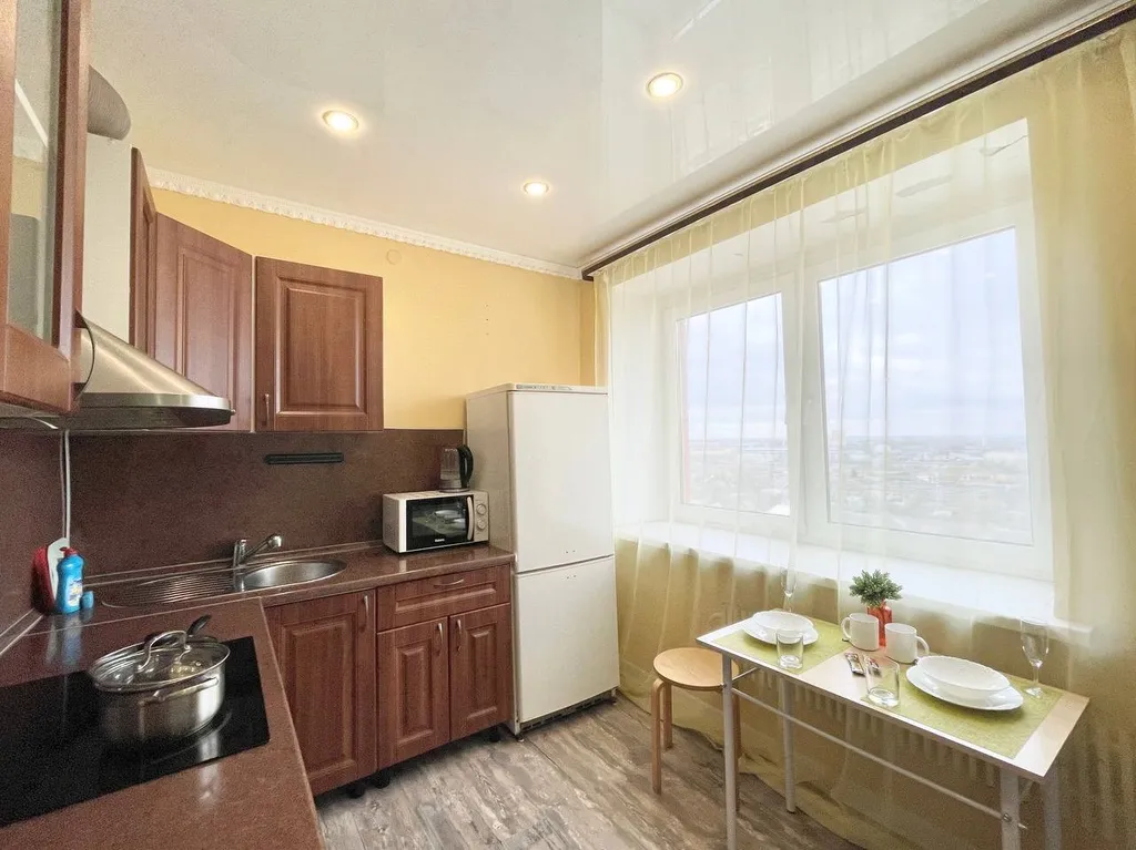 Отличная квартира с большой кроватью и диваном