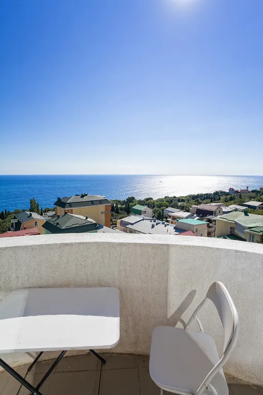 Видовая Квартира-студия на троих в Мисхоре с балконом у моря