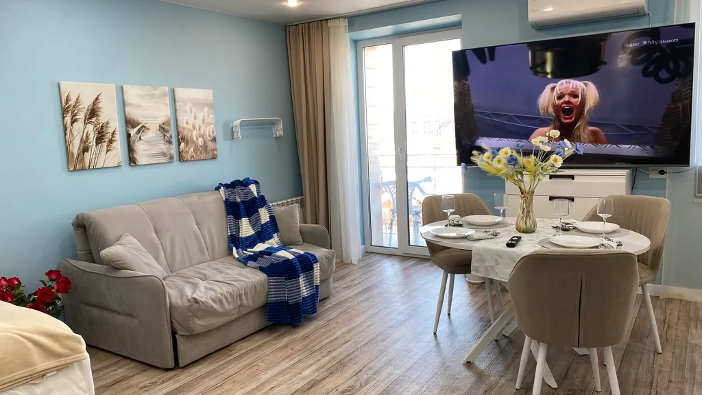 Ваш оазис спокойствия с видом на реку и горы в центре городской жизни