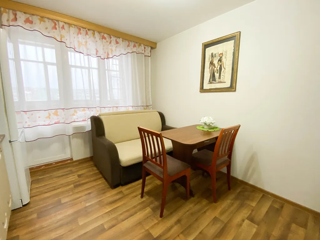 Стильная просторная квартира с модными кроликами в Орбите