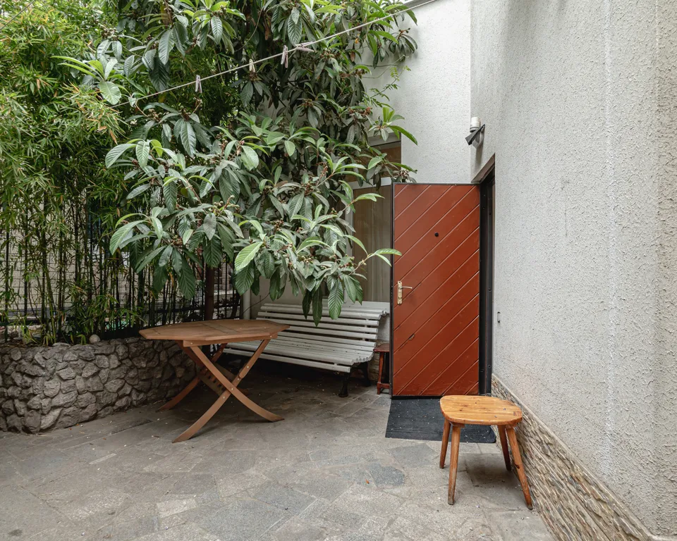 Уютная квартира в центре города со своим двориком