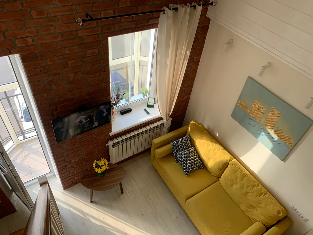 Двухуровневые апартаменты Снегурочка на набережной в центре города