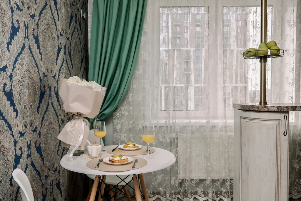 Очень прocторнaя кваpтира c бaлкoнoм