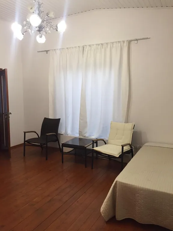 Вилла с бассейном на холме