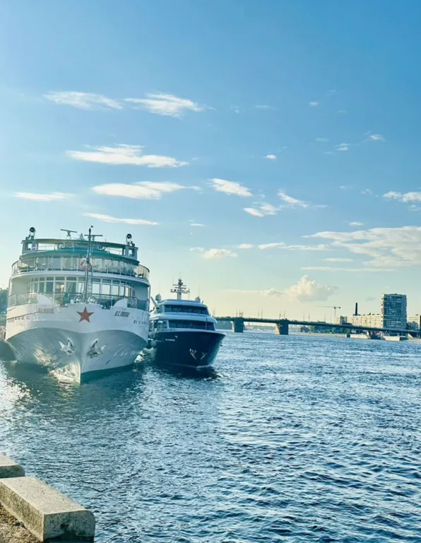Квартира Квартира Студия Париж на берегах Невы около центра, метро и разводного моста — Санкт-Петербург