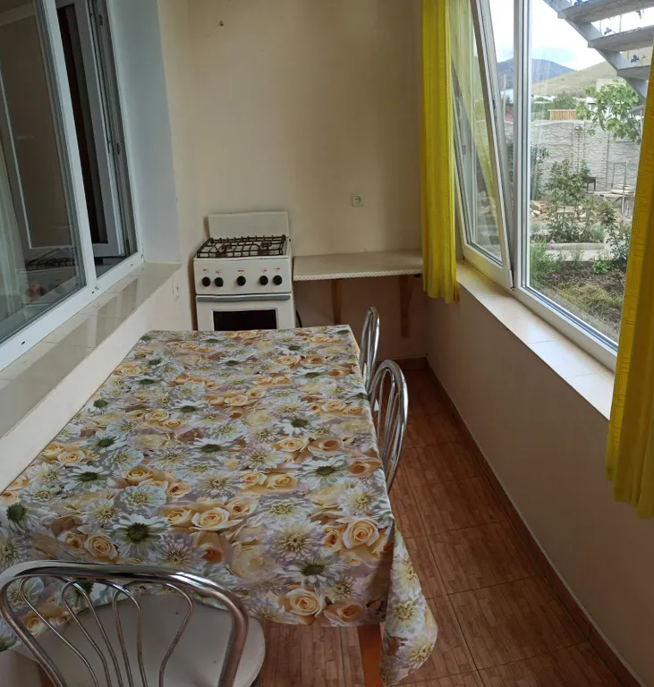 Квартира Квартира Семейный номер с кухней в доме с бассейном — Судак