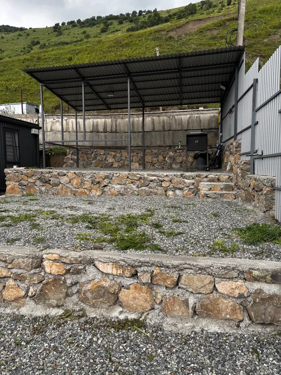 Новый коттедж с террасой и завораживающим видом на горы