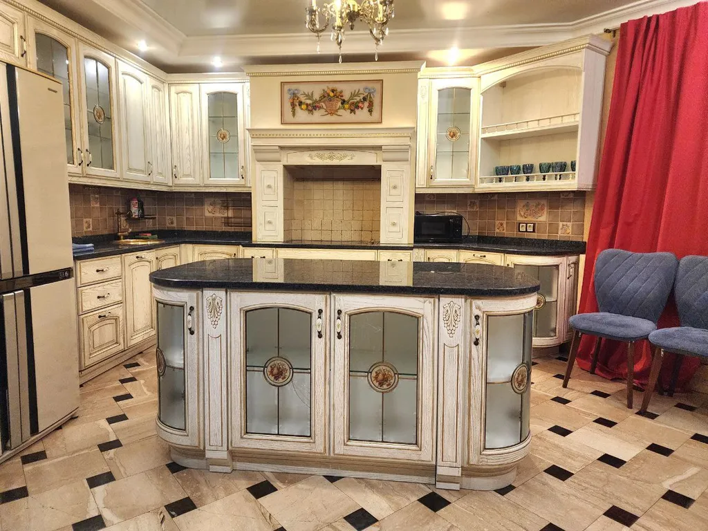 2-комнатная квартира с камином в современном доме в центре города