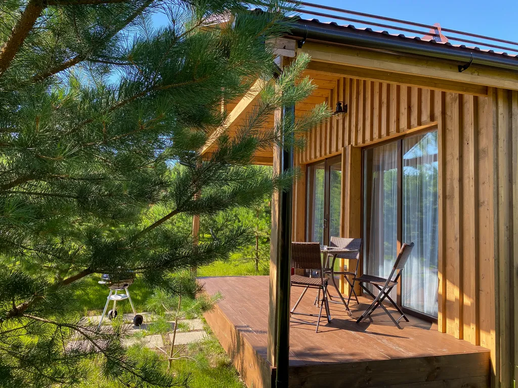 Уютный коттедж в лесу у пруда