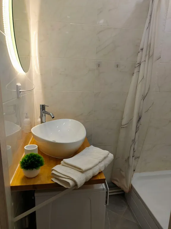 Светлая минималистичная студия в новом уютном районе ЮГ- 2