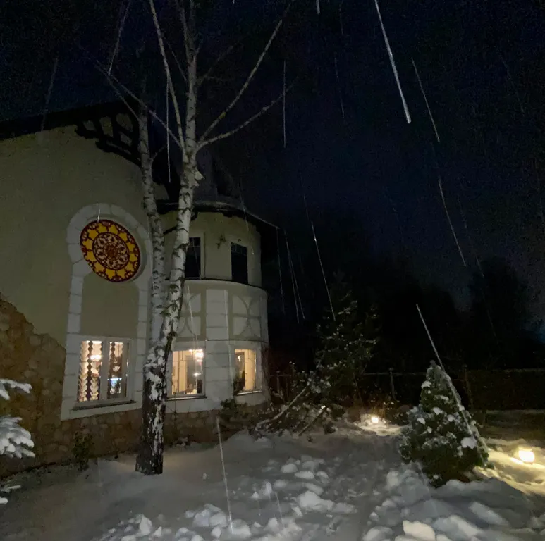 Коттедж с баней и джакузи рядом с горками