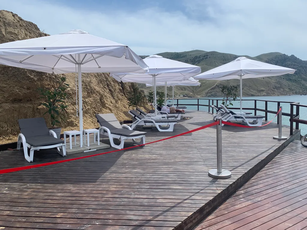 Индивидуальный трехкомнатный эко-дом с террасой и кухней Ветер Перемен