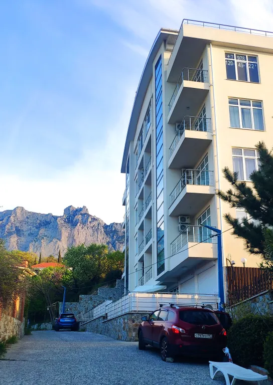 Дизайнерский апартамент с видом на море