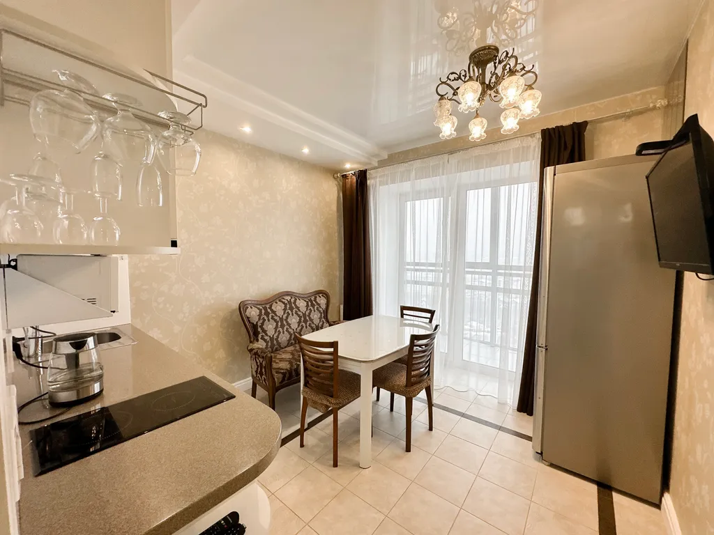 Апартаменты с панорамными окнами на залив